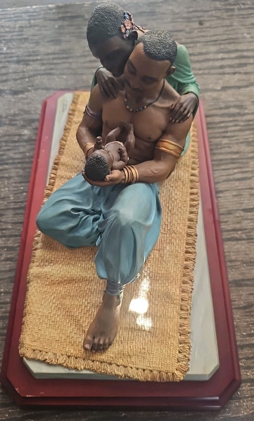 Thomas Blackshear’s  Ebony Visions “The Family” Figurine 37021 No Box. E10