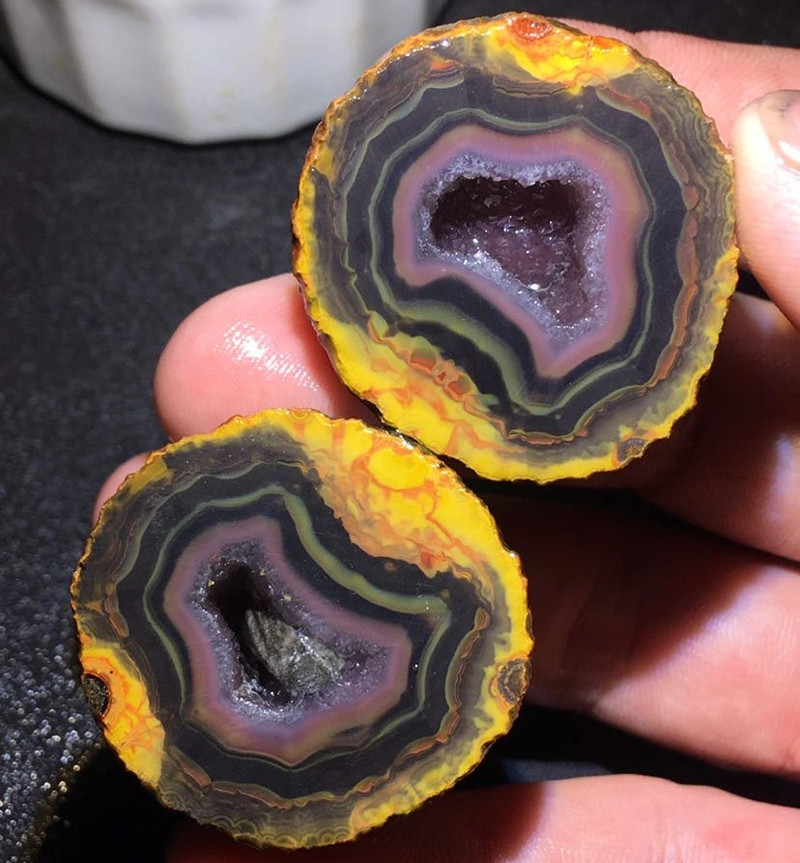 1Pair Rare China Natural Warring States Red Agate Geode Quartz Crystal Slices