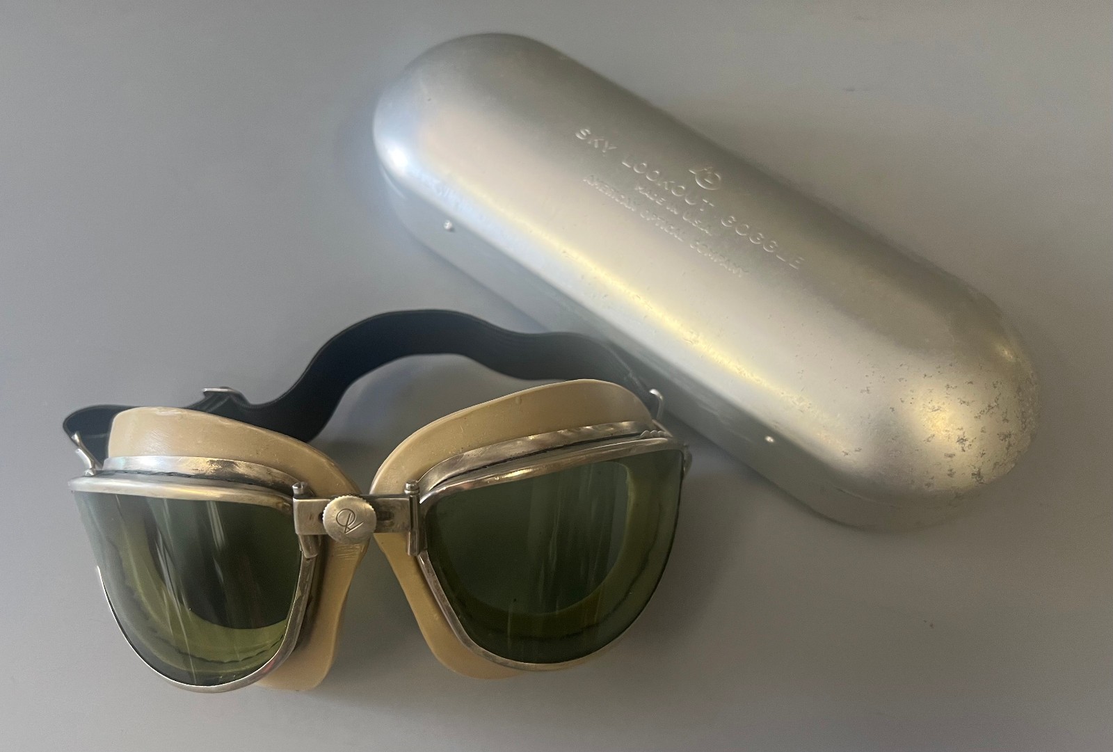 AMERICAN OPTICAL COMPANY AIRWAY FLYING GOGGLES w/CASE