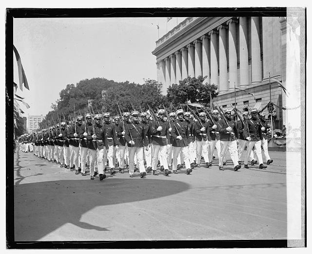 Photo:Washington DC N.S. Marines Parade 1923 Capitol Building