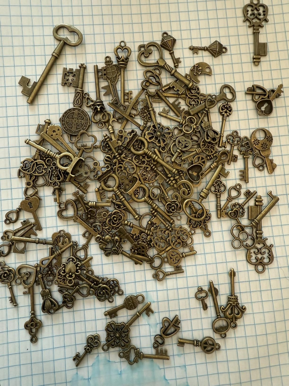 NEW 125 PCS Vintage Skeleton Key Set Charms,  Mixed Antique Style Bronze