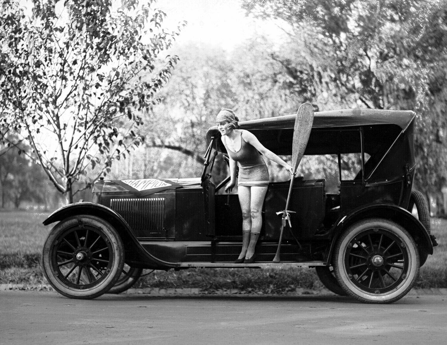 1920 Bathing Beauty in Swimsuit on Car Vintage Old Photo 8.5\ 1920 Bathing Beauty in Swimsuit on Car Vintage Old Photo 8.5\