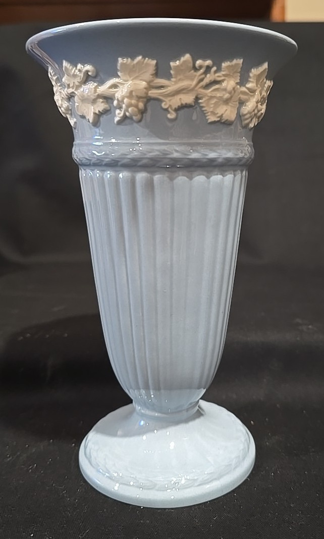 Vintage Wedgewood Etruria & Barlaston Embossed Queen\'s Ware Trumpet Vase England
