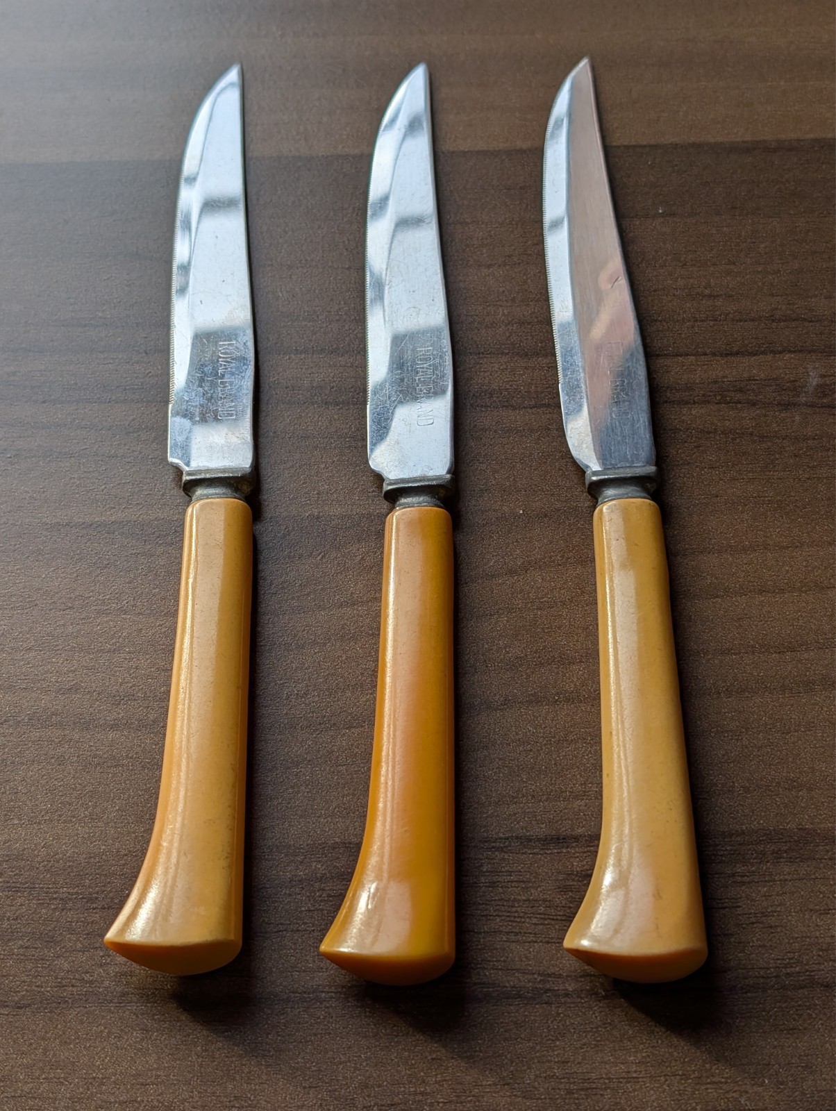 Vintage Royal Brand Sharp CutterCutlery Steak Knives with Bakelite Handles (3)