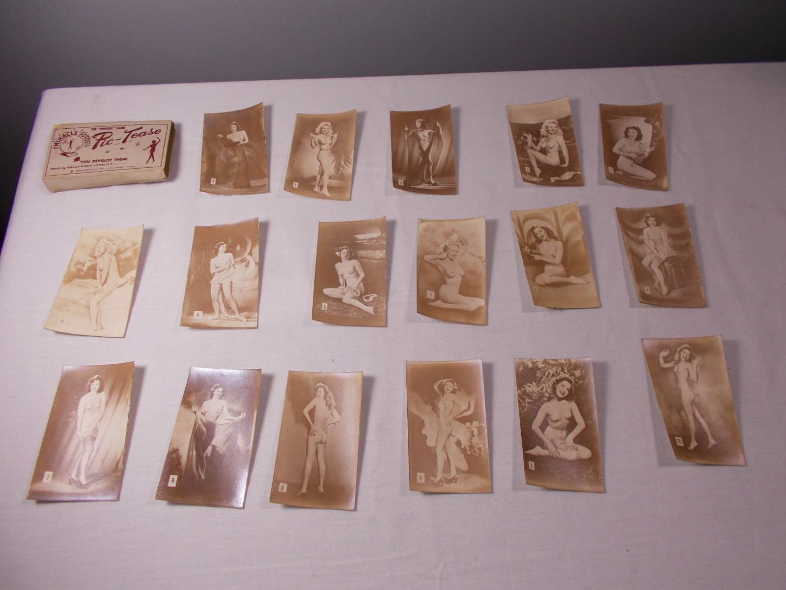Pic Tease Miracle Photos Hollywood Lovelies Original Box with 17 Pictures