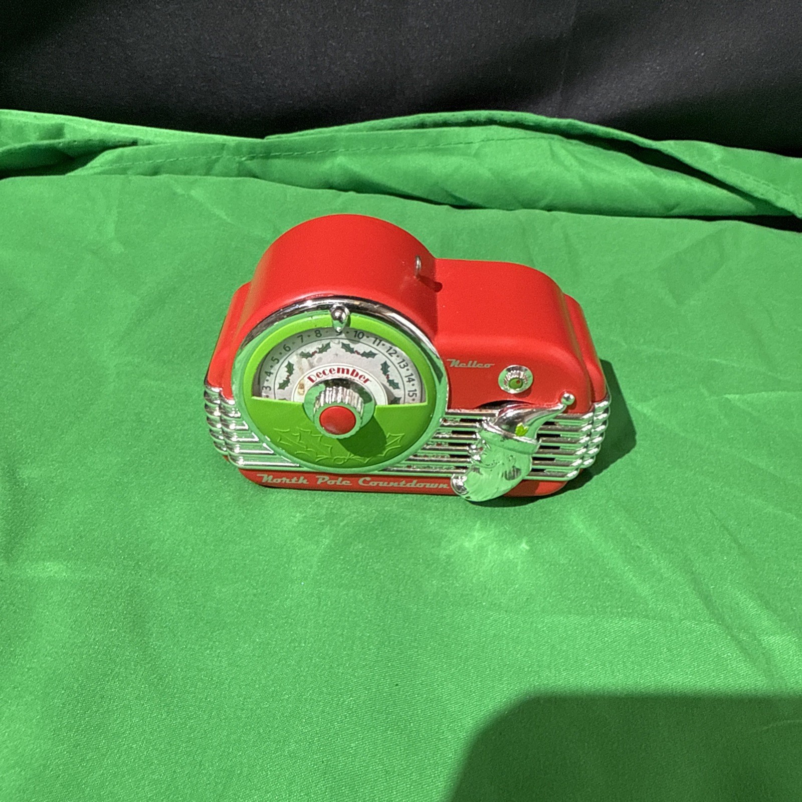Hallmark 2012 North Pole Countdown Tabletop Radio 25 Days Ornament Tested Works