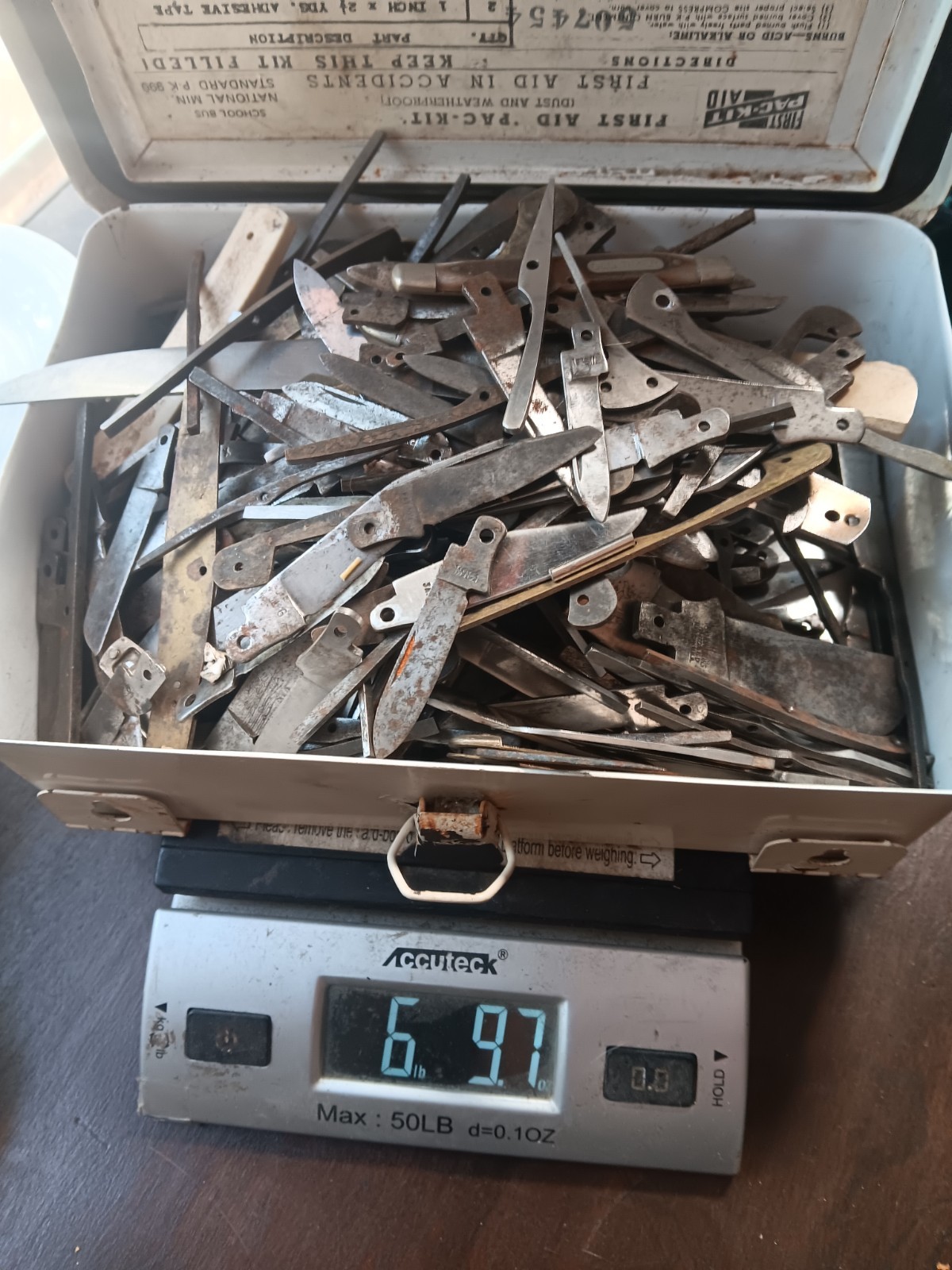 Giant Lot Of Vintage Pocketknife Parts Blades Liners Backsprings 7lbs Case Queen Giant Lot Of Vintage Pocketknife Parts Blades Liners Backsprings 7lbs Case Queen