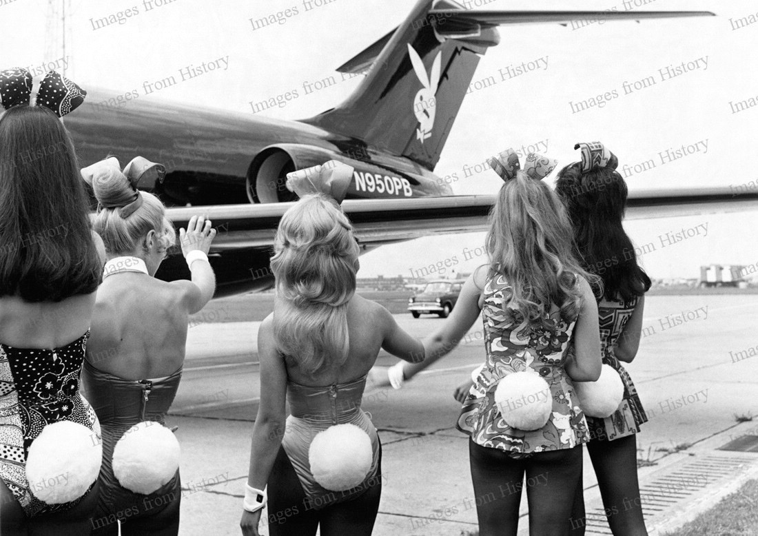 8x10 Print Hugh Hefner Playboy Bunnies Waving as Hefners Plane Departs in 1970