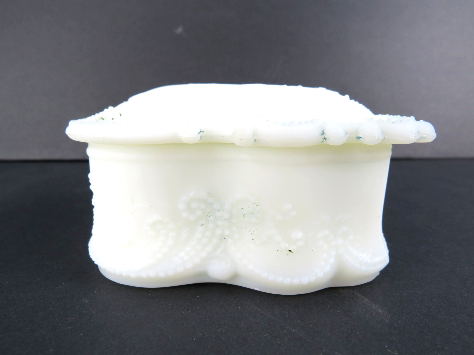 Vintage Dithridge Opaline Milk Glass Dresser Powder Trinket Box 4.75\