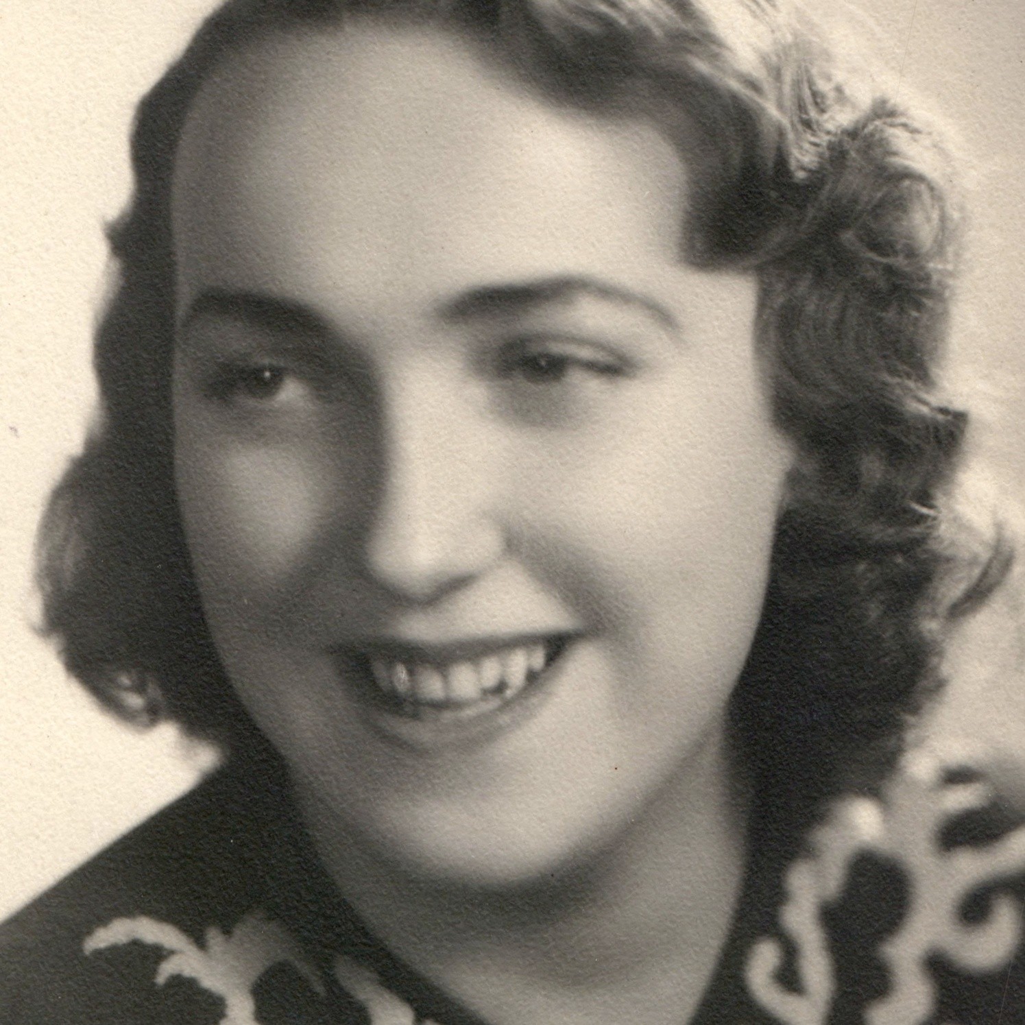 ID\'d 1948 Gdynia Poland Alina de Moliere Studio Photo Fashion Polish Woman Smile ID\'d 1948 Gdynia Poland Alina de Moliere Studio Photo Fashion Polish Woman Smile