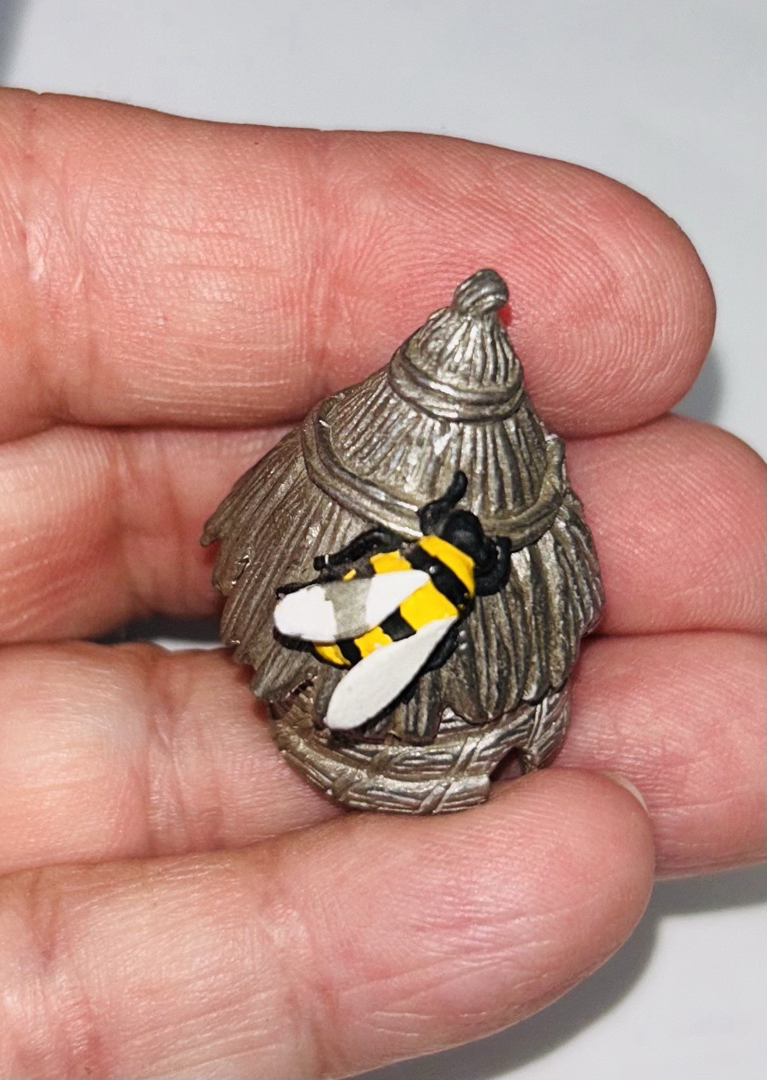 Vintage Stephen Frost English Pewter Beehive Hinged Thimble Cold Painted Bee SF