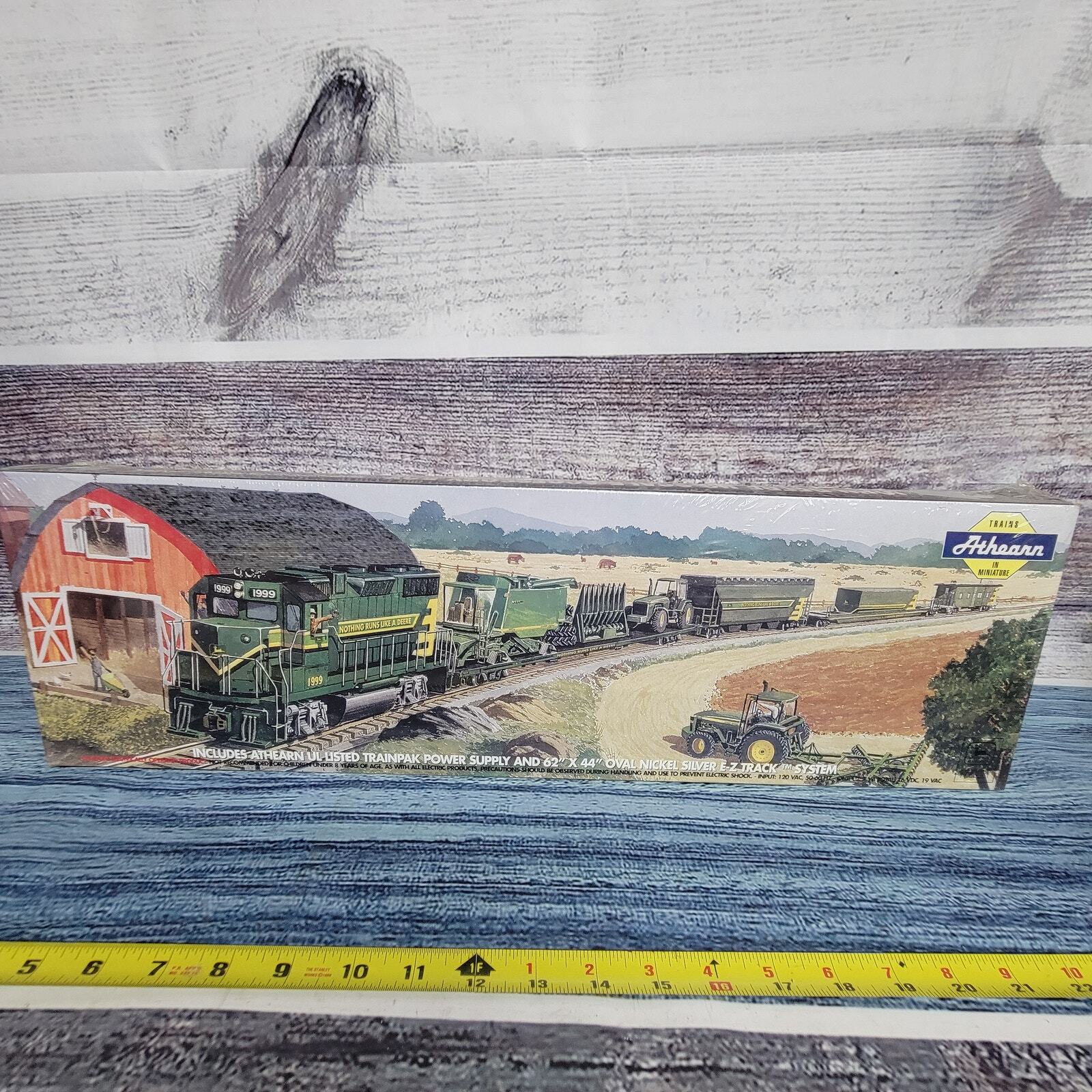 Athearns 1999 H.O Scale John Deere accessory box sealed box green/yellow 