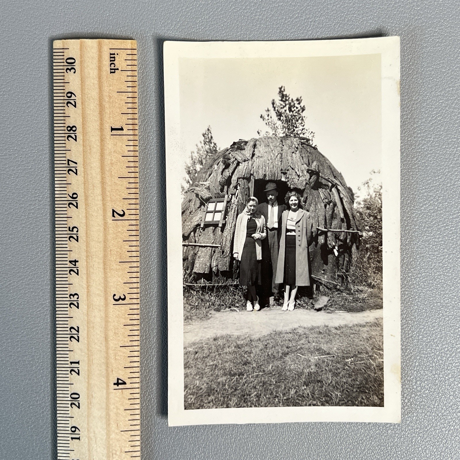 Vtg 1940s Snapshot California Redwood Bark House Tourist Roadside Architecture