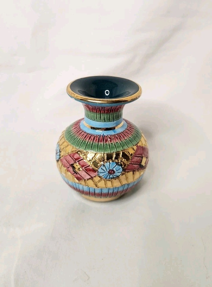 Alberobello Italian Pottery Hand Painted Etched Small Vase Italy 3.25 Alberobello Italian Pottery Hand Painted Etched Small Vase Italy 3.25