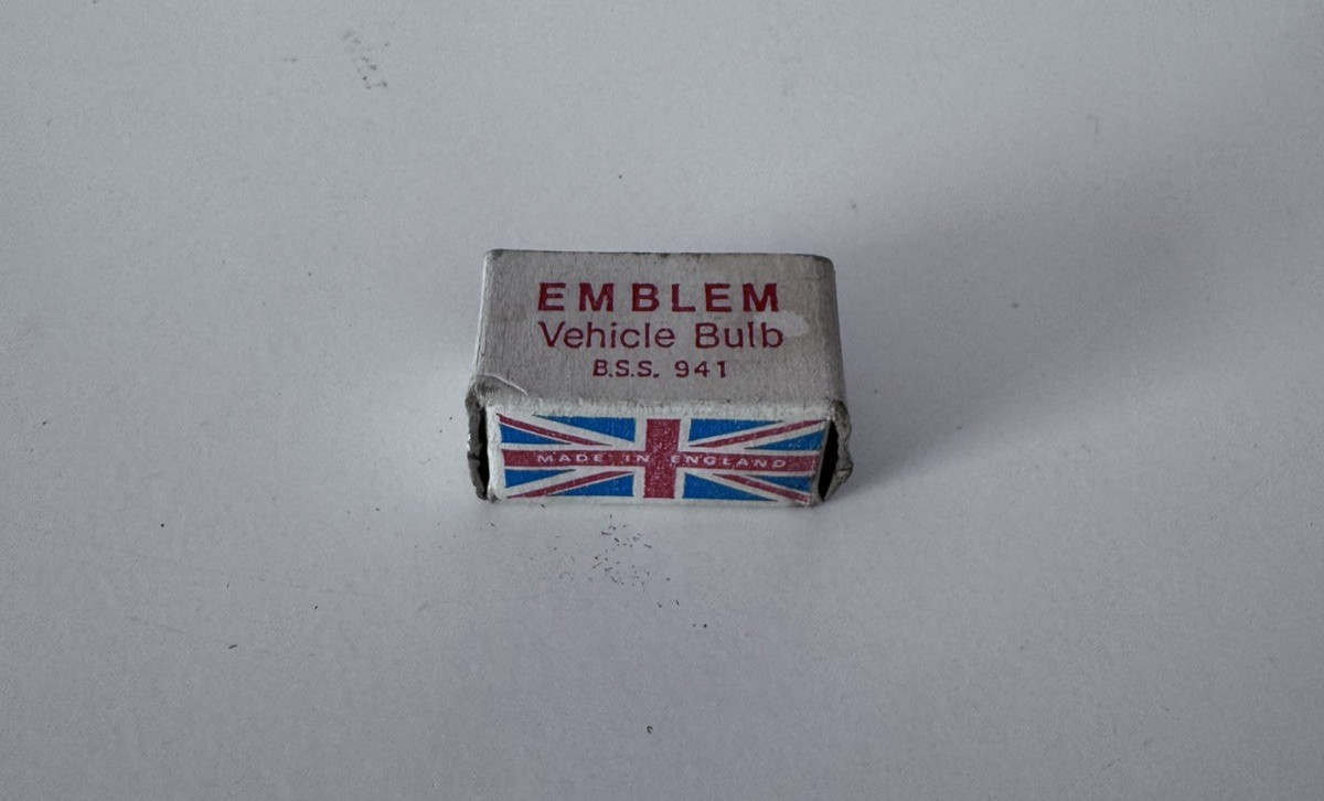 Vintage EMBLEM Vehicle Bulb B.S.S 941 - 989 12v 6w M.C.C