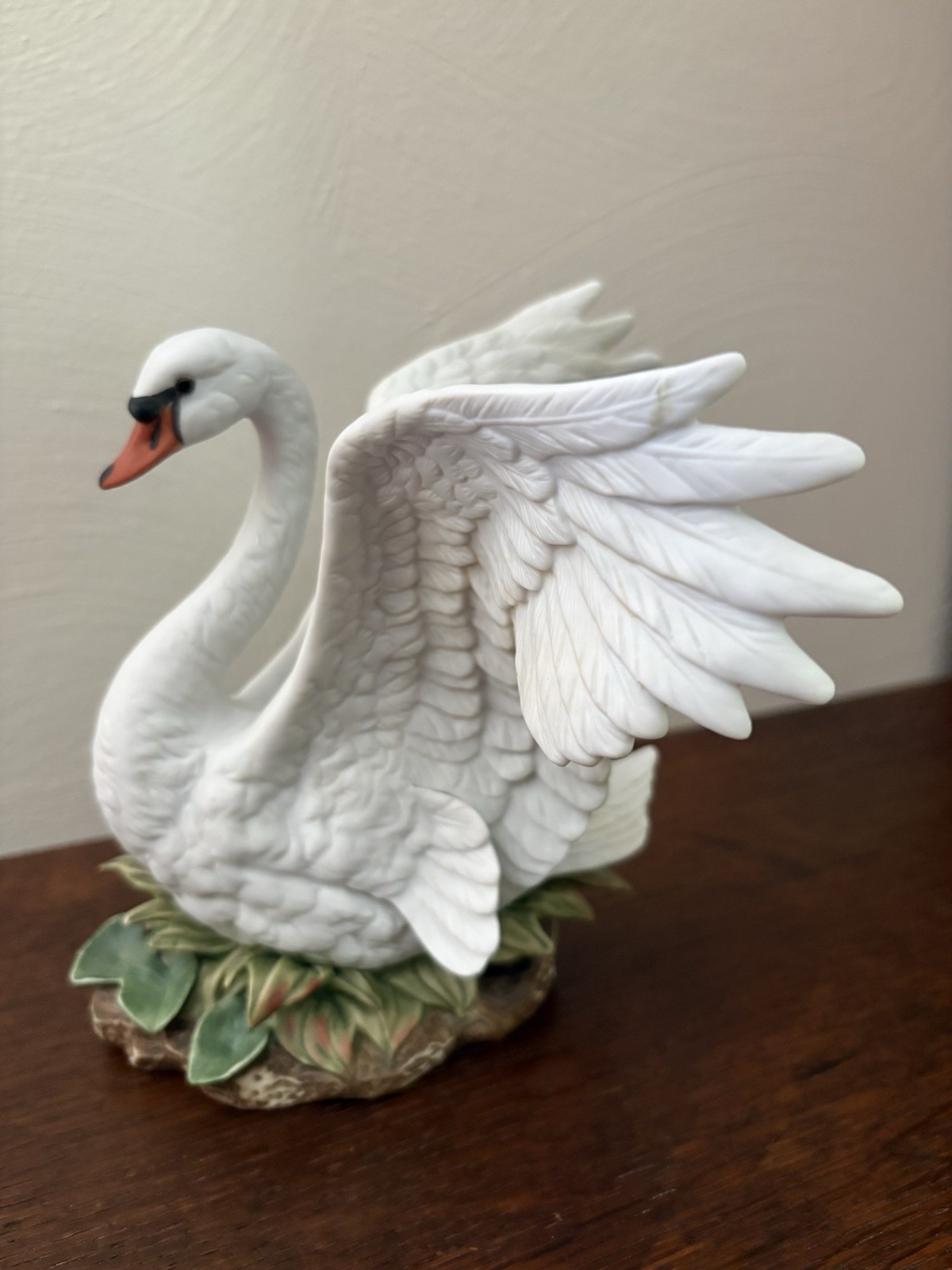 HOMCO Masterpiece Collection Porcelain Swan Figurine 1987