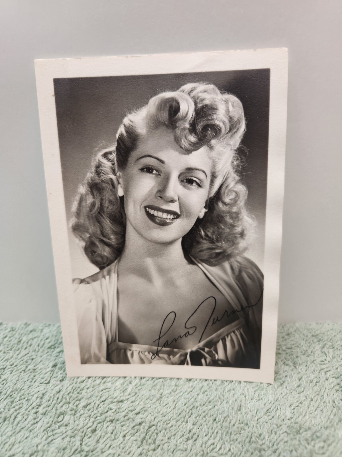 Lana Turner Fan Club Photograph Facsimile Autograph 3 x 5