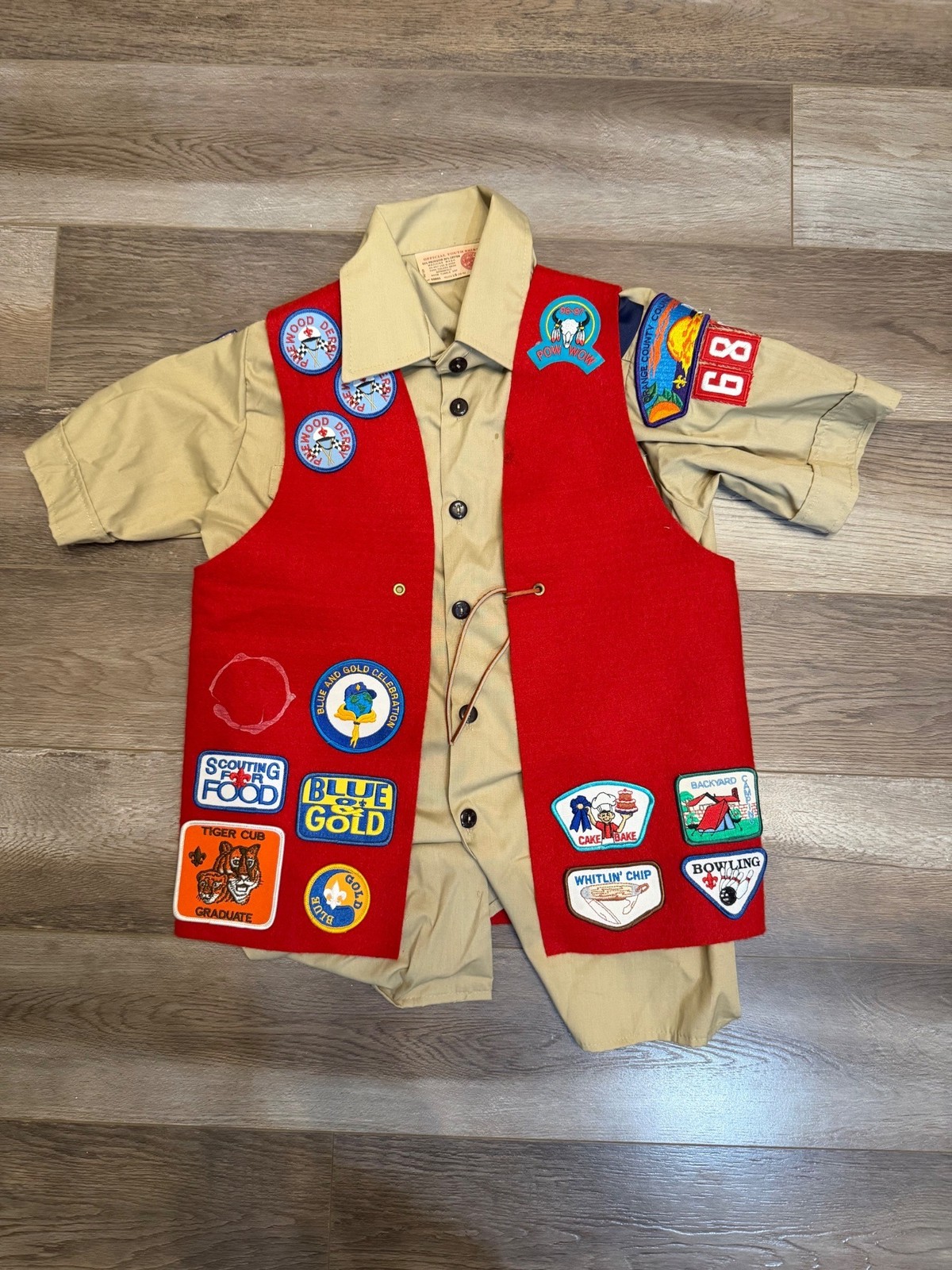 VTG Boy Scouts Of America Youth Uniform Shirt W/ Patches & Red Vest Size L 14-16