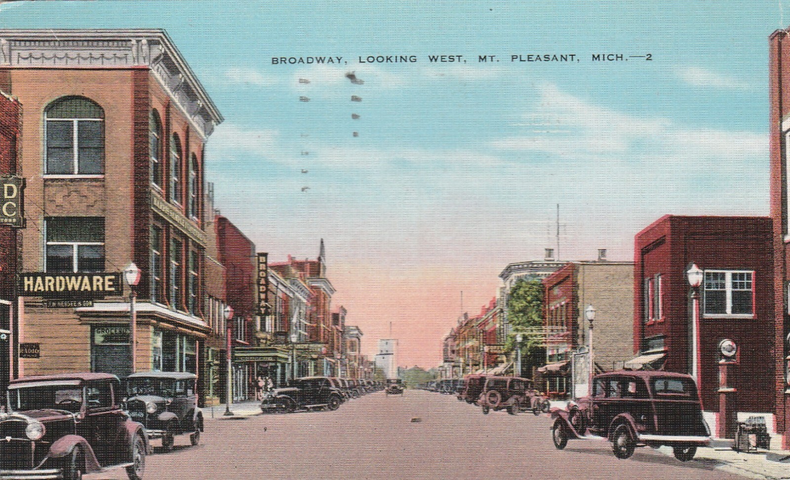 MT. Pleasant, MI Michigan Broadway, looking west, ca 1930\'s cars Vintage postcar MT. Pleasant, MI Michigan Broadway, looking west, ca 1930\'s cars Vintage postcar
