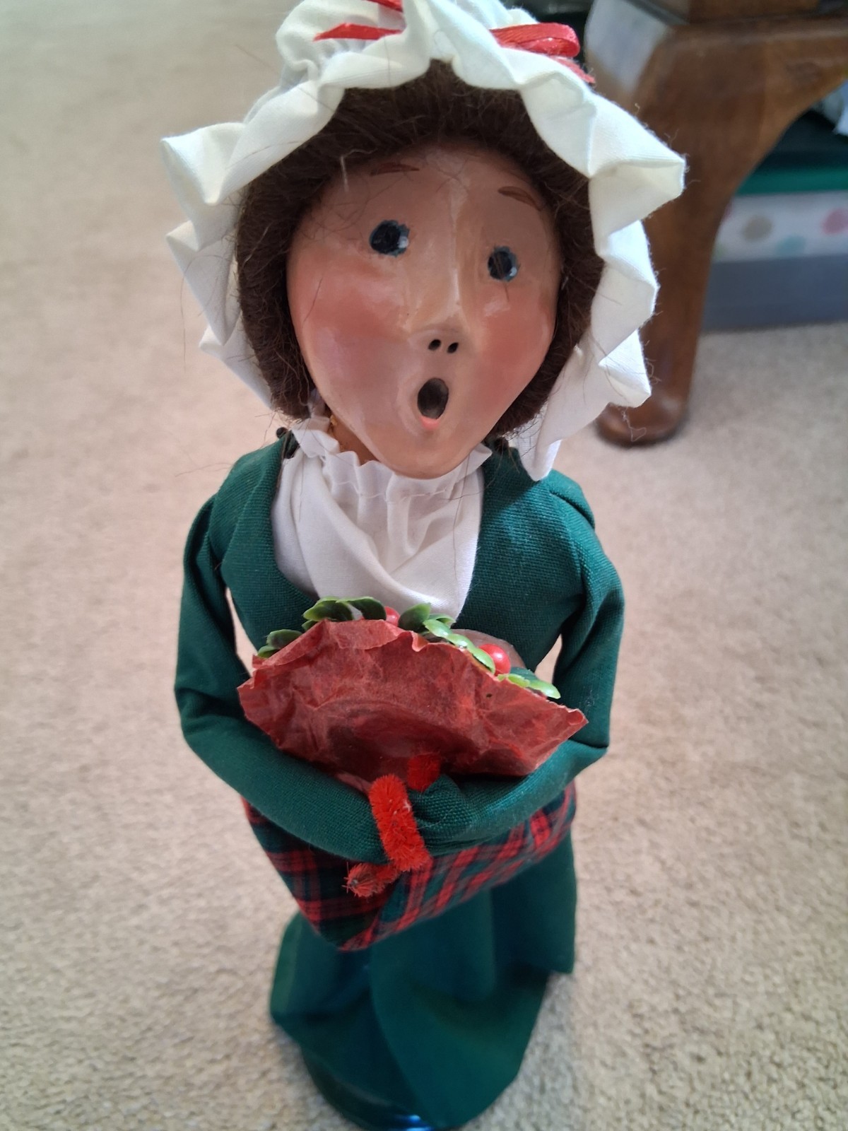 Vintage 1994 Second Edition Mrs Crachit Byers Choice The Carolers Holding Turkey