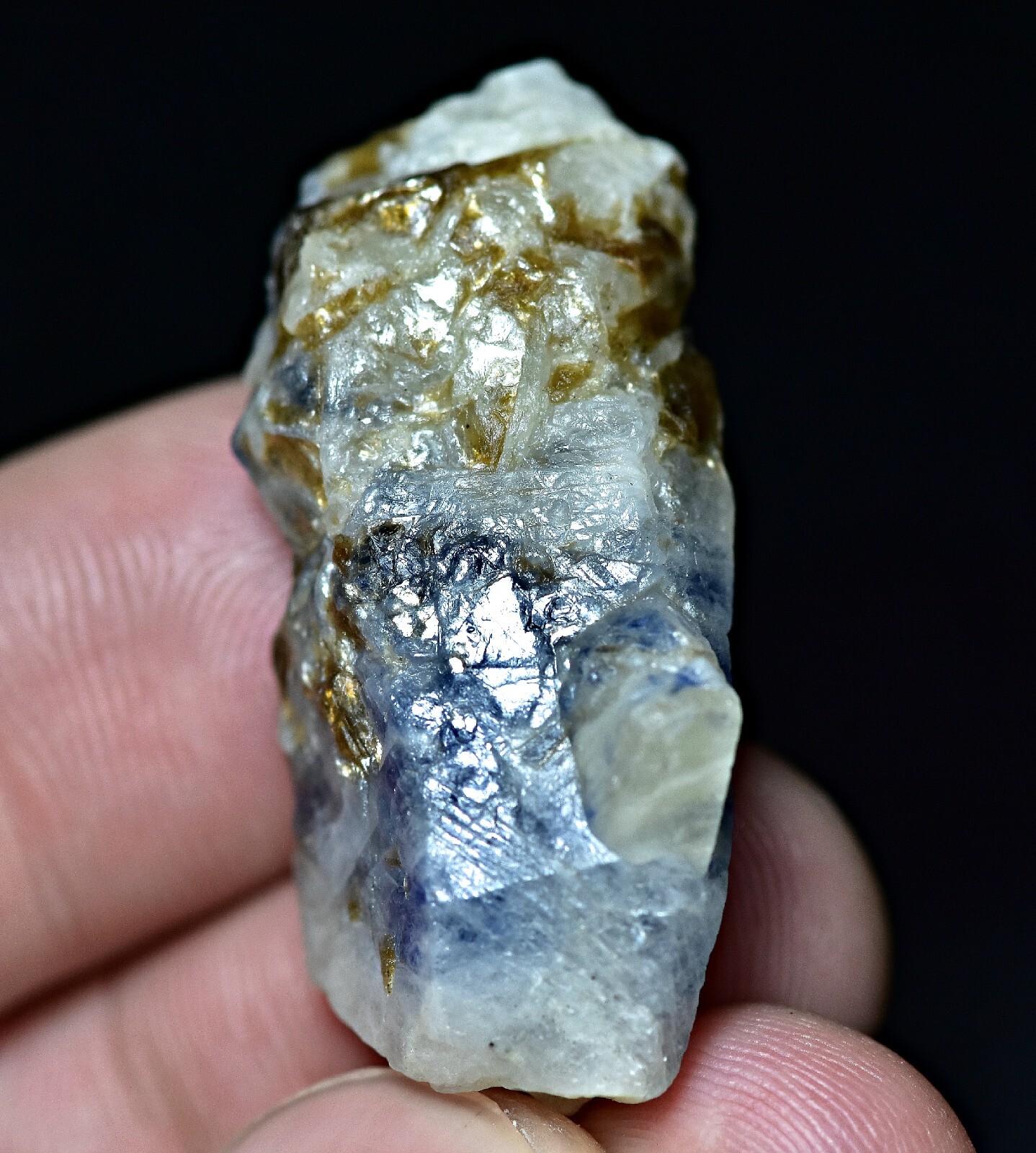 70 CT Top Quality Amazing Natural Bi-Color Sapphire Crystal Combined with Mica