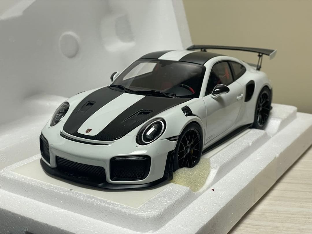 AUTOart Porsche 911 GT2 RS 1/18 Diecast Model 78171