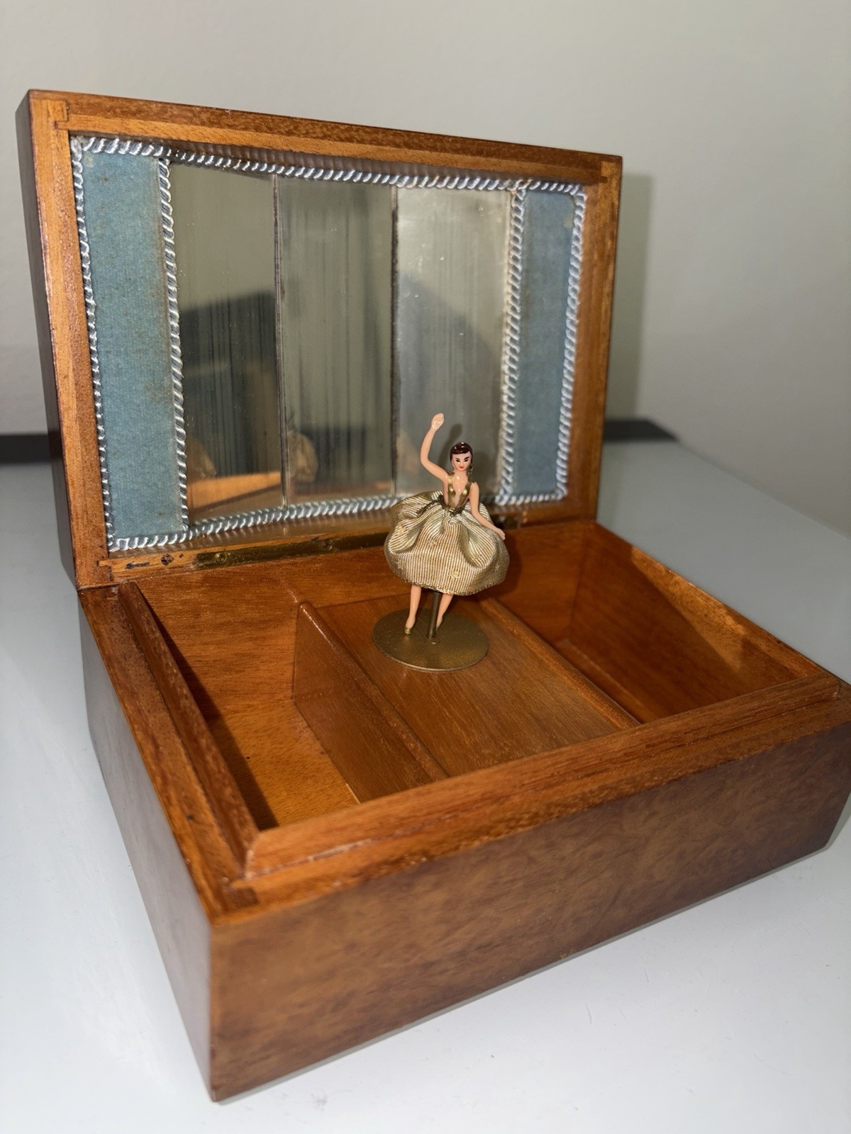 Vintage Swiss Dancing Ballerina Music box Vintage Swiss Dancing Ballerina Music box