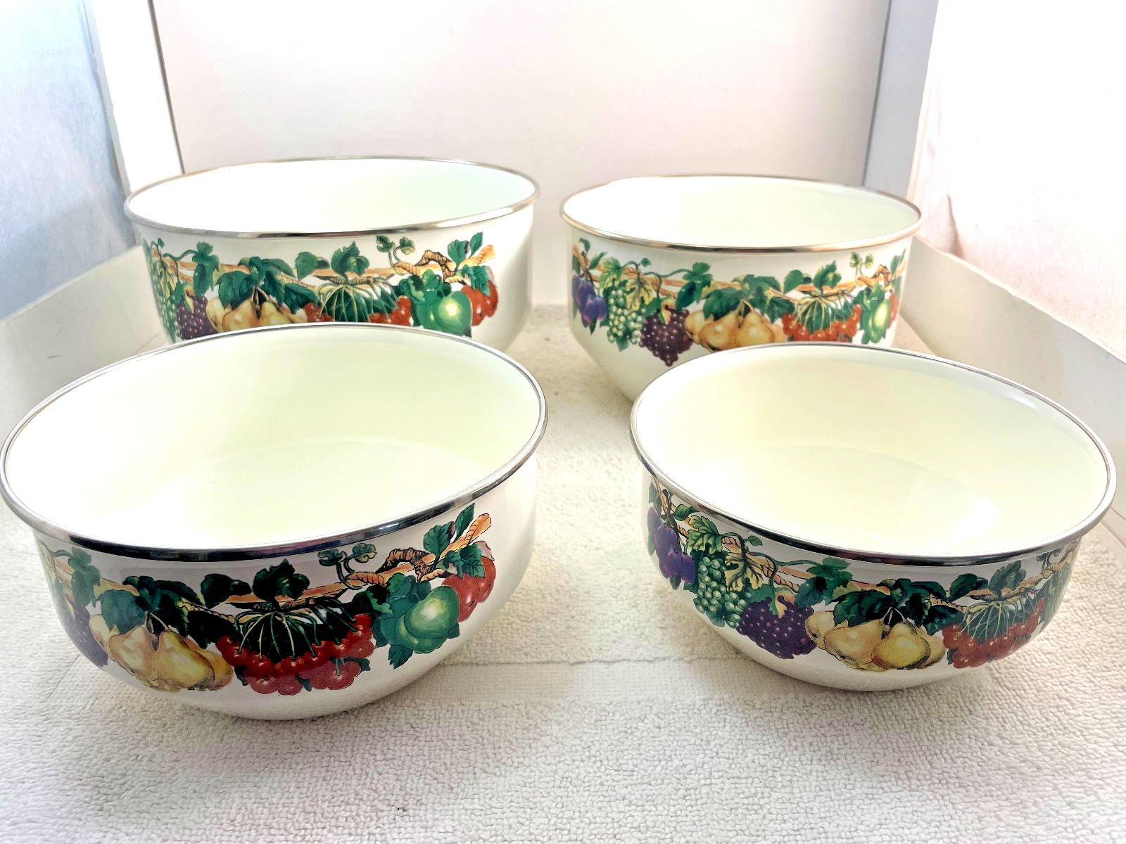 4 VTG Tabletop Unlimited Vitroceramic Nesting Mixing Bowls Fruit Kitchen Decor