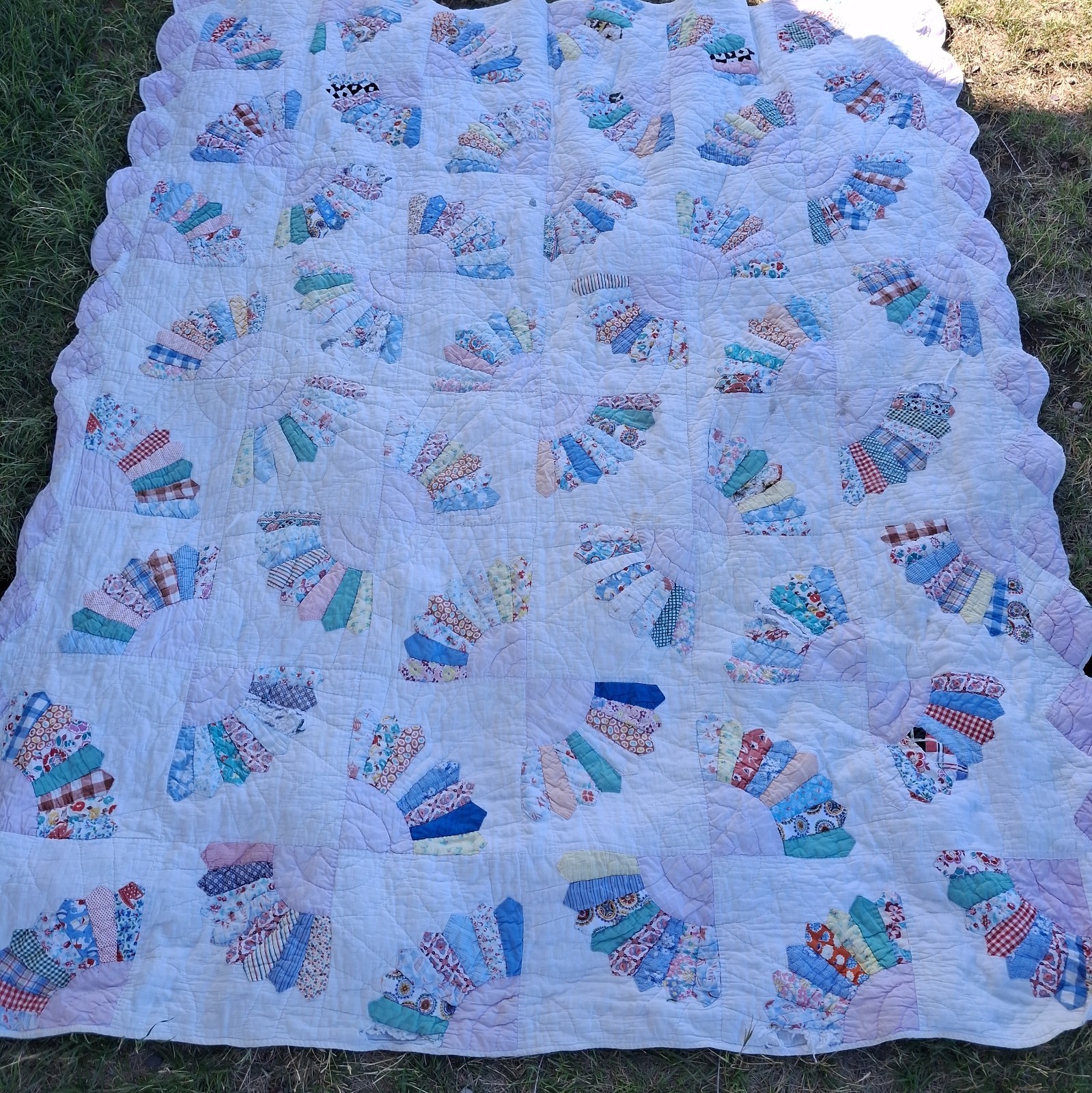 VTG 1930s Handmade Grandmother’s Fan Cutter Quilt Scrappy Patchwork 80”x72” VTG 1930s Handmade Grandmother’s Fan Cutter Quilt Scrappy Patchwork 80”x72”