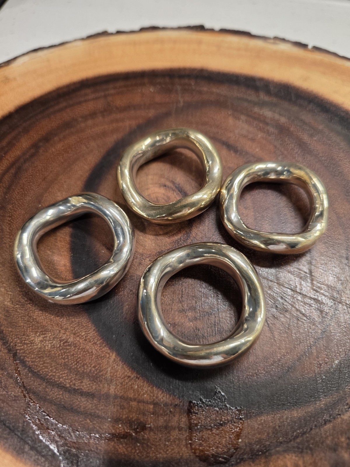 VTG Bold Wavy Napkin Rings Set 4 Silver Tone Metal 1.5 VTG Bold Wavy Napkin Rings Set 4 Silver Tone Metal 1.5