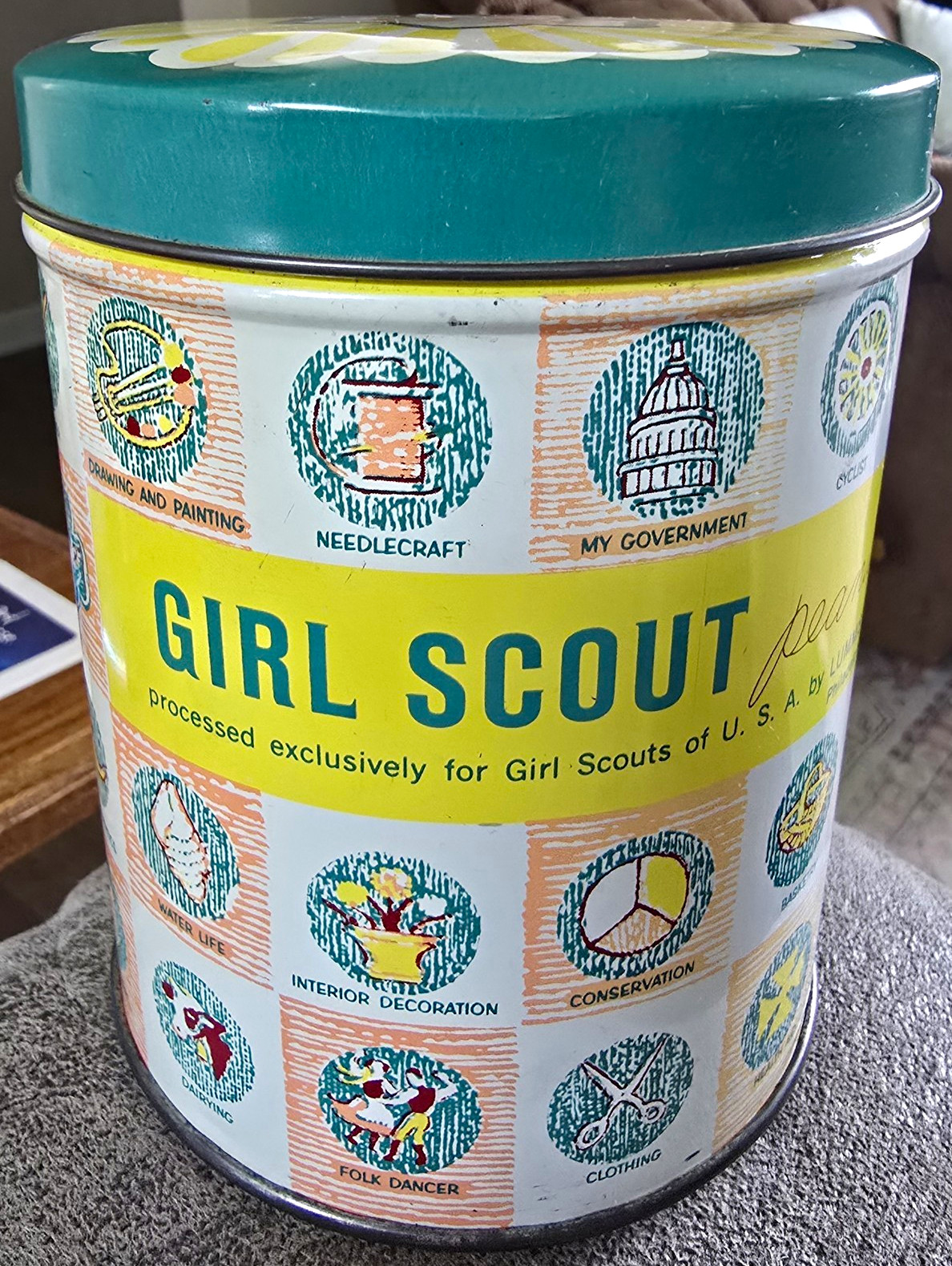 Vintage 1950s Girl Scout Peanut Crunch Tin Lummis Co Merit Badge Graphics GSUSA Vintage 1950s Girl Scout Peanut Crunch Tin Lummis Co Merit Badge Graphics GSUSA