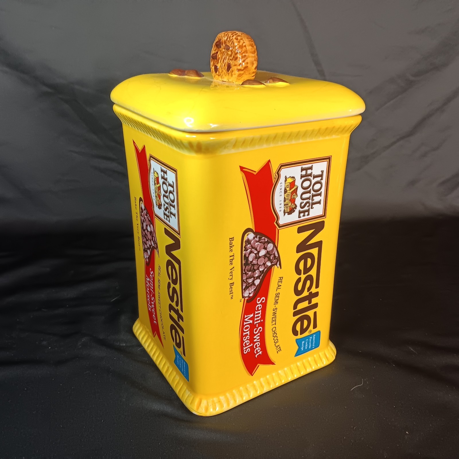 Vintage Nestle Toll House Ceramic Cookie Jar  Yellow Chocolate Chip w/ Recipe