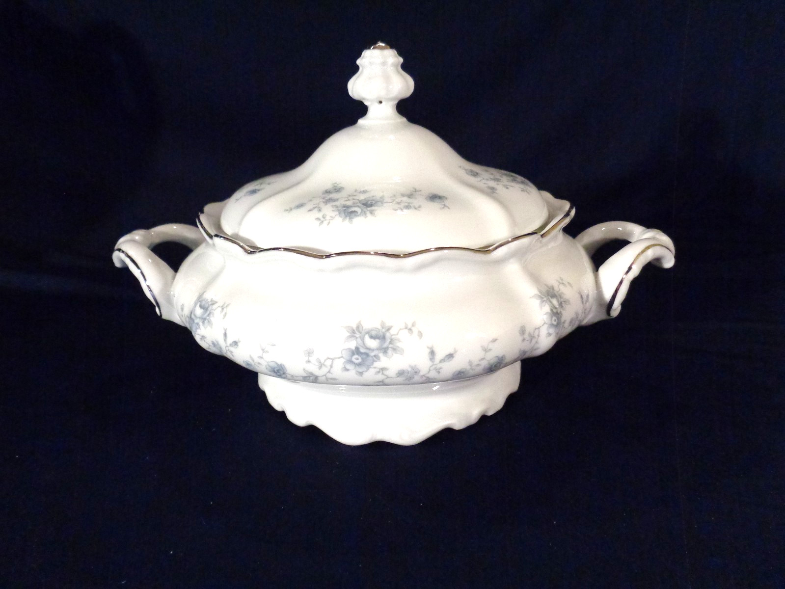 Johann Haviland Traditions Thailand  Blue Garland Round Covered Vegetable Bowl