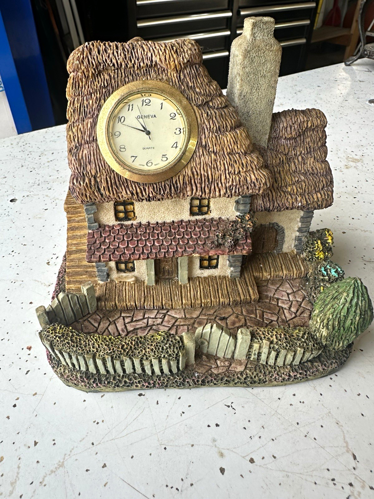 Vintage Thatched Cottage Resin Mantel Clock - Geneva Quartz TESTED & WORKING Vintage Thatched Cottage Resin Mantel Clock - Geneva Quartz TESTED & WORKING