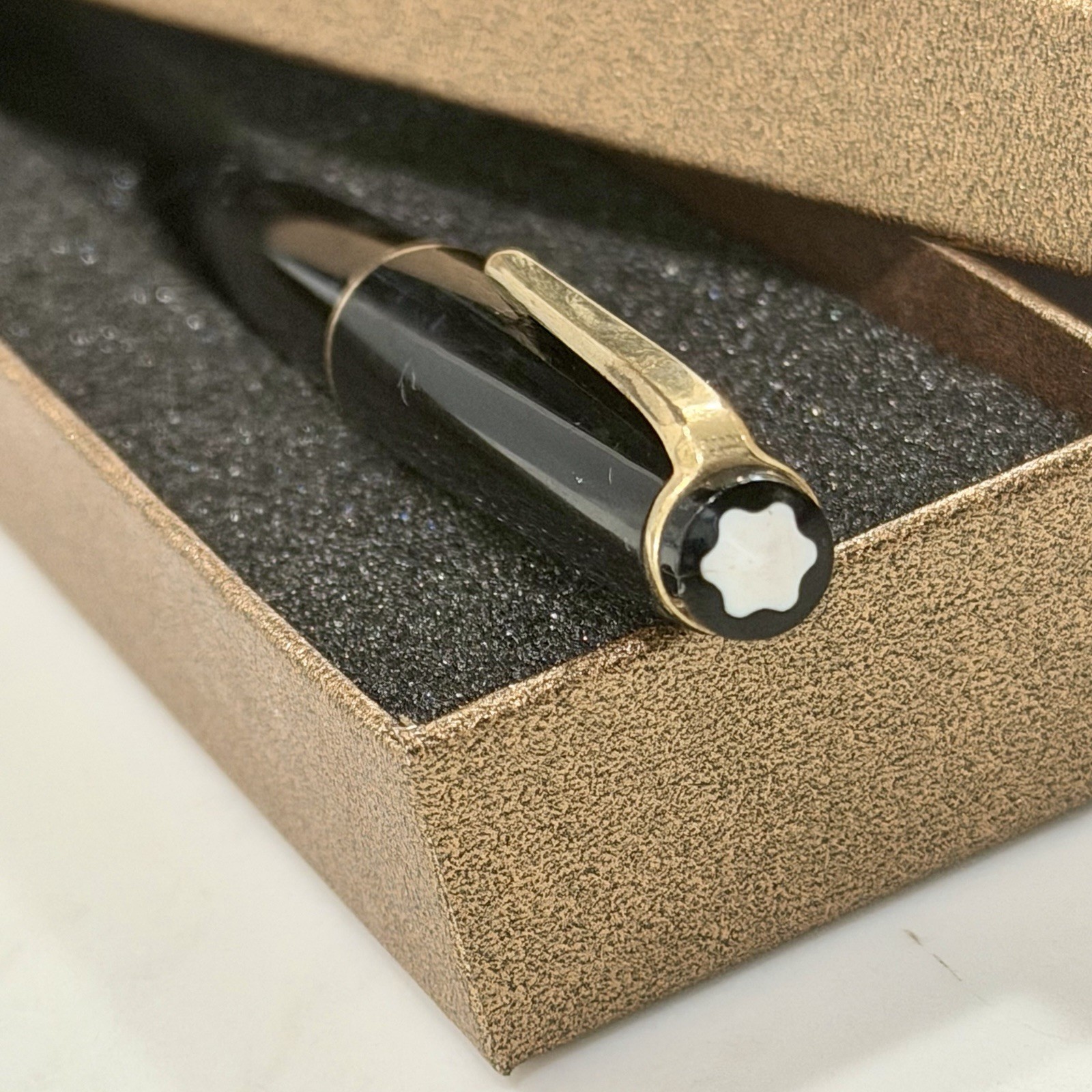 1960s Montblanc No. 32 Black Gold Fountain Pen 14K 585 Gold Nib Germany