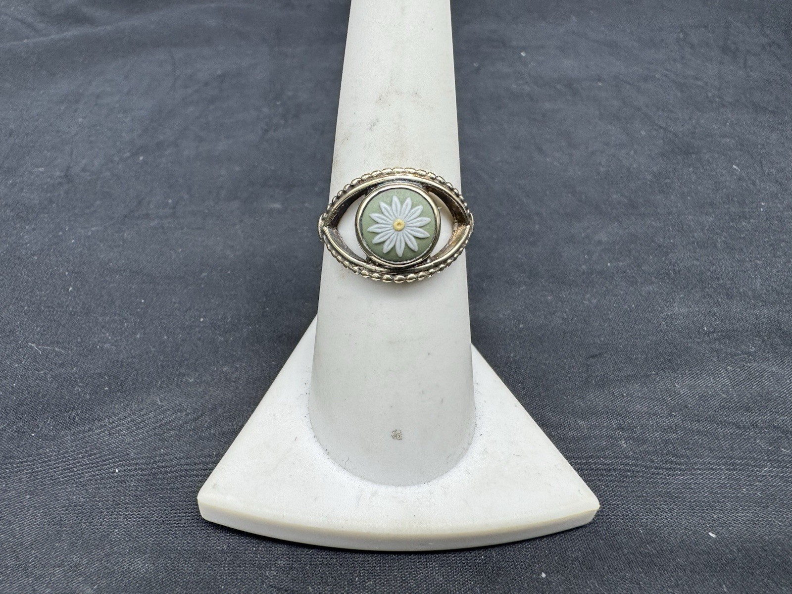 Vintage Wedgwood Jasper Daisy Sterling Silver Ring Size 7.25