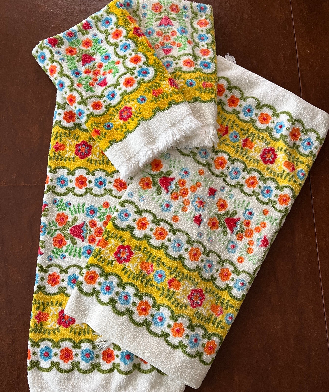 Vintage 4 pc. Set Flower Power 70\'s Bath Towels Hand Towels St. Mary\'s Boho Mod Vintage 4 pc. Set Flower Power 70\'s Bath Towels Hand Towels St. Mary\'s Boho Mod
