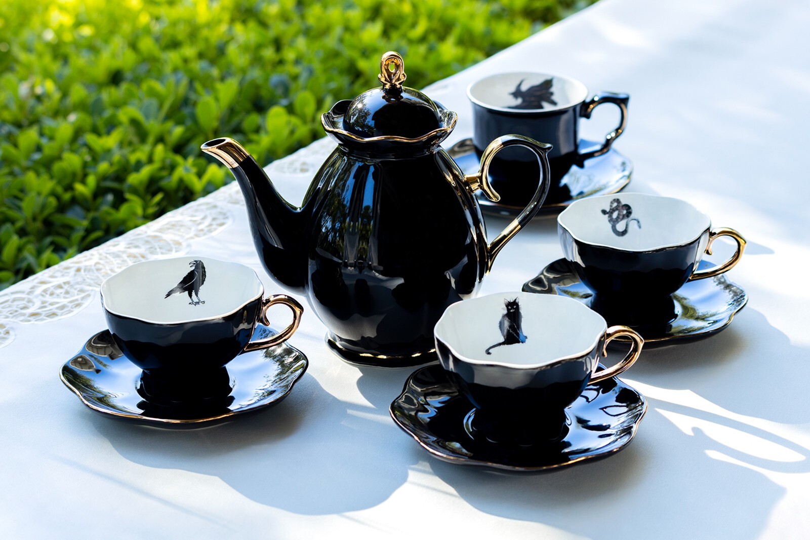 Potter s Studio Black Gold Scallop Teapot + 4 Halloween Tea Cup and Saucer Sets