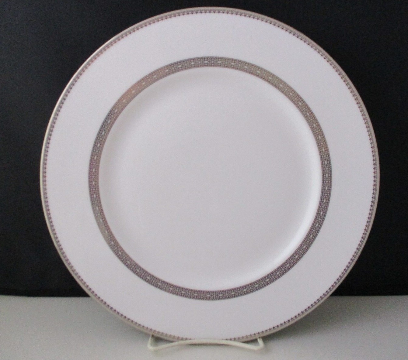 WEDGWOOD VERA LACE PLATINUM DINNER PLATE - 10 3/4\