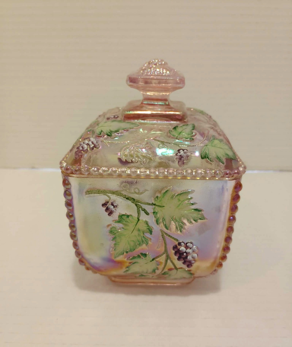Fenton Pink iridescent Grape & Leaf Vintage Trinket Box W/Lid