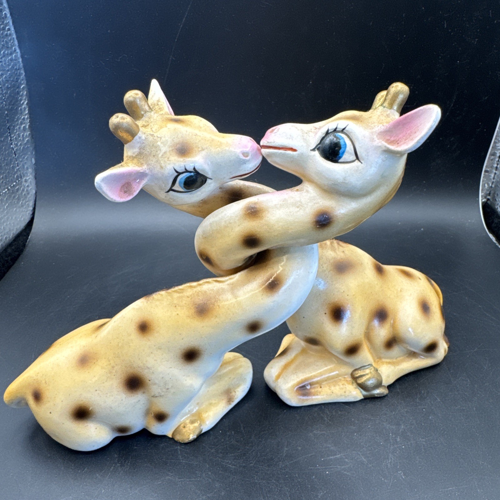 Vintage Anthropomorphic Kissing Giraffe Salt & Pepper Shakers Set MCM Vintage Anthropomorphic Kissing Giraffe Salt & Pepper Shakers Set MCM
