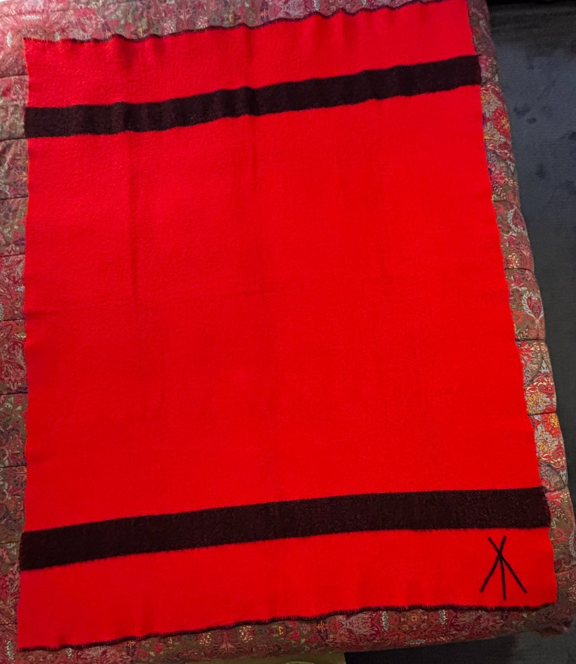 VTG HUDSON\'S BAY RARE HERITAGE CAMPRED WOOL BLANKET W/ TEEPEE AT CORNER 67X51
