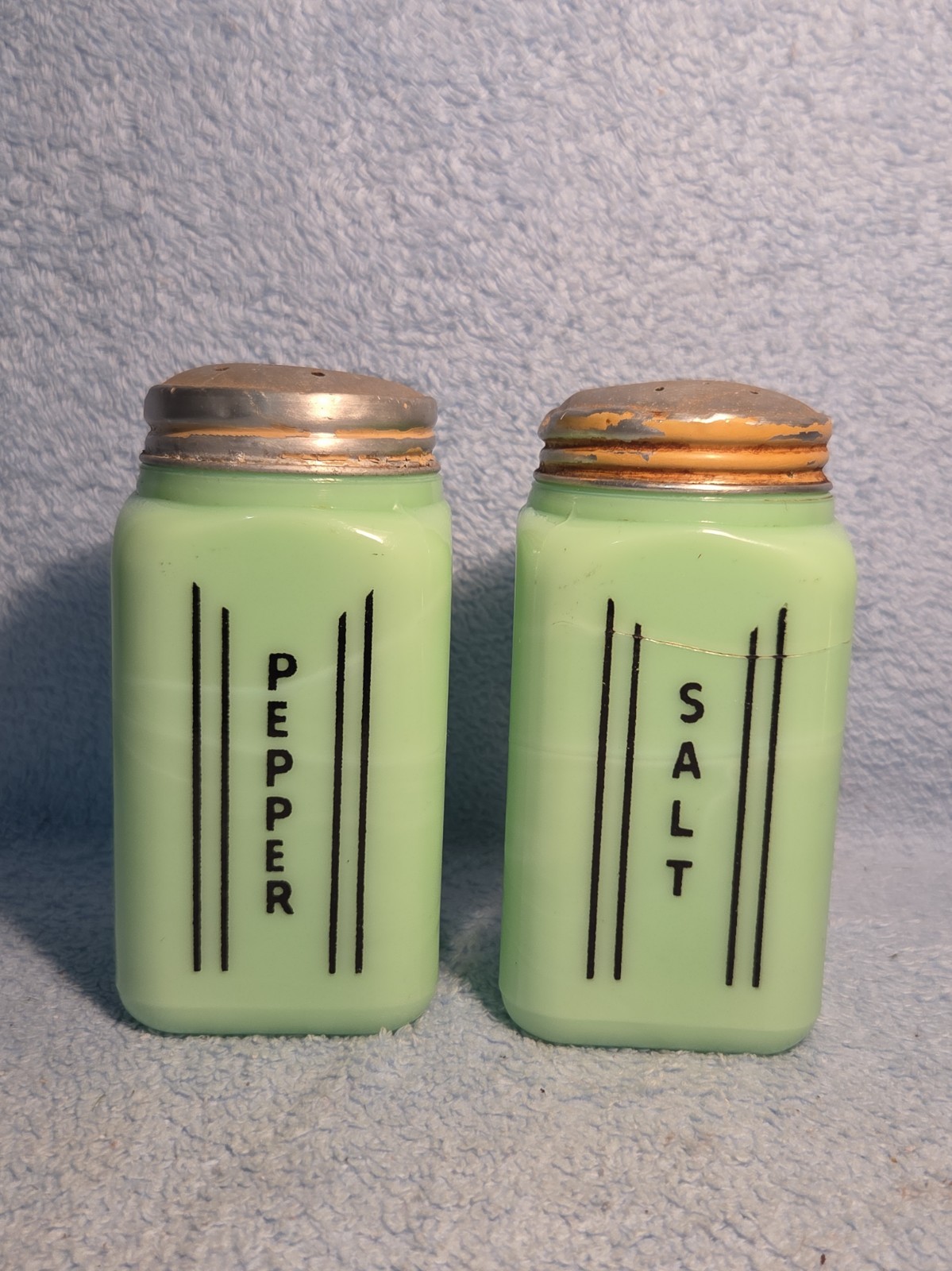 Vintage McKee Jadeite Salt & Pepper Shakers Large Box Art Deco Uranium Glows