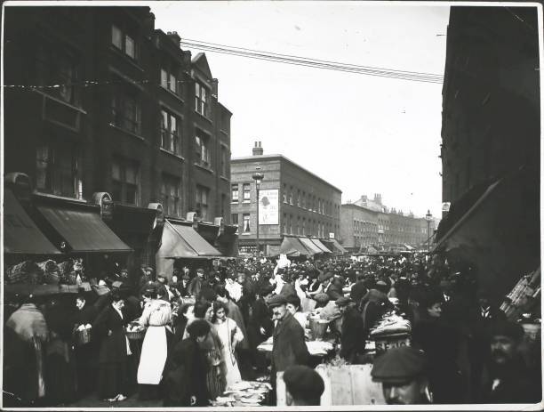 Street Market In London \'s East End London England 1910s OLD PHOTO