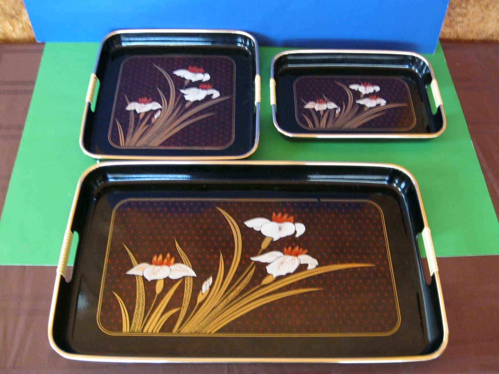 VINTAGE TOKYO JAPAN 3-PIECE LACQUER WARE TRAY SET