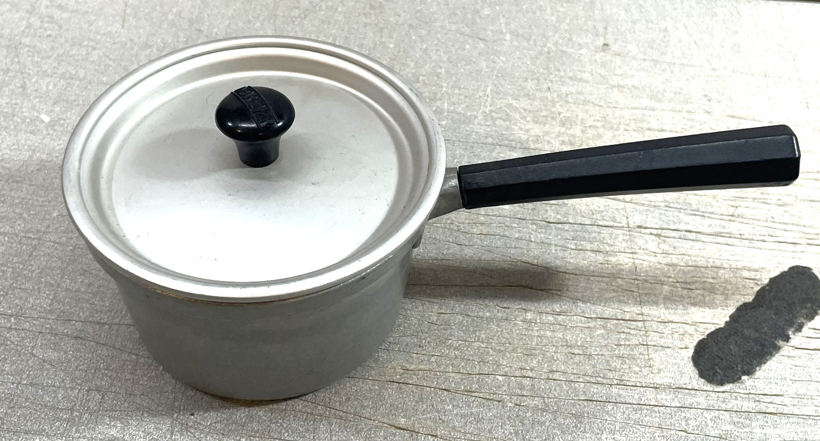 Vintage Wear-Ever 720 1/2 Cast Aluminum 14 Ounce Sauce Pan with Lid Vintage Wear-Ever 720 1/2 Cast Aluminum 14 Ounce Sauce Pan with Lid