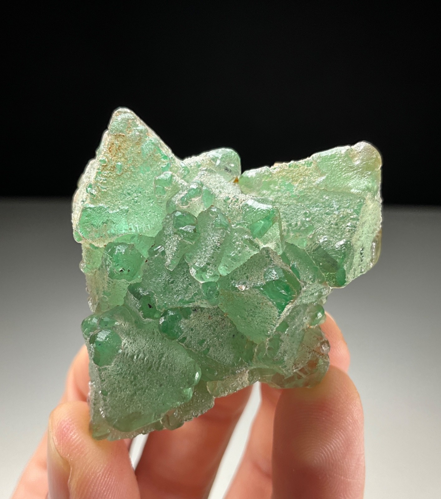 GREEN OCTAHEDRAL FLUORITE W/ QUARTZ FROM RIEMVASMAAK, SOUTH AFRICA - FLUORESCENT