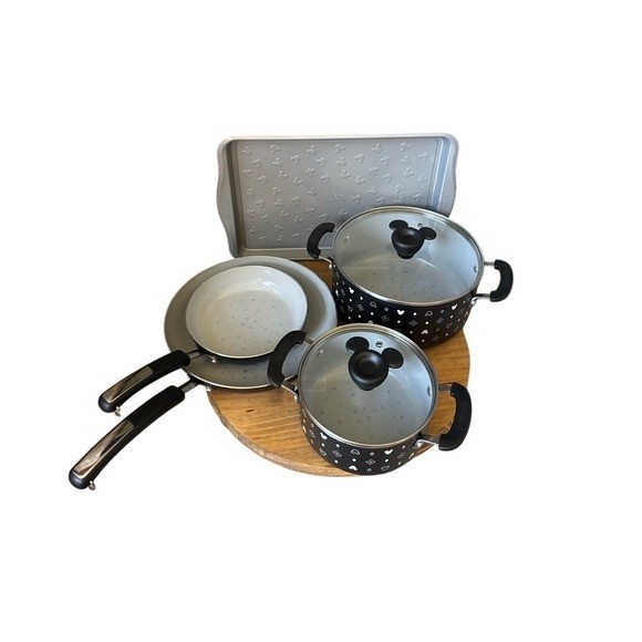 Farberware Disney Chef Mickey 7 Piece Ceramic Nonstick Cookware Pots & Pans Set