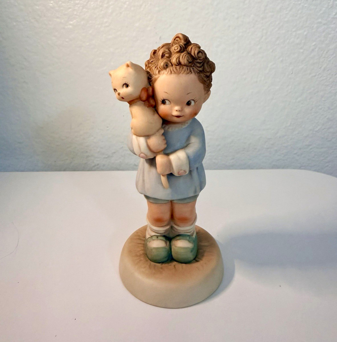Vintage 1987 Enesco Memories of Yesterday Hang On To Your Luck #114510 Girl Cat