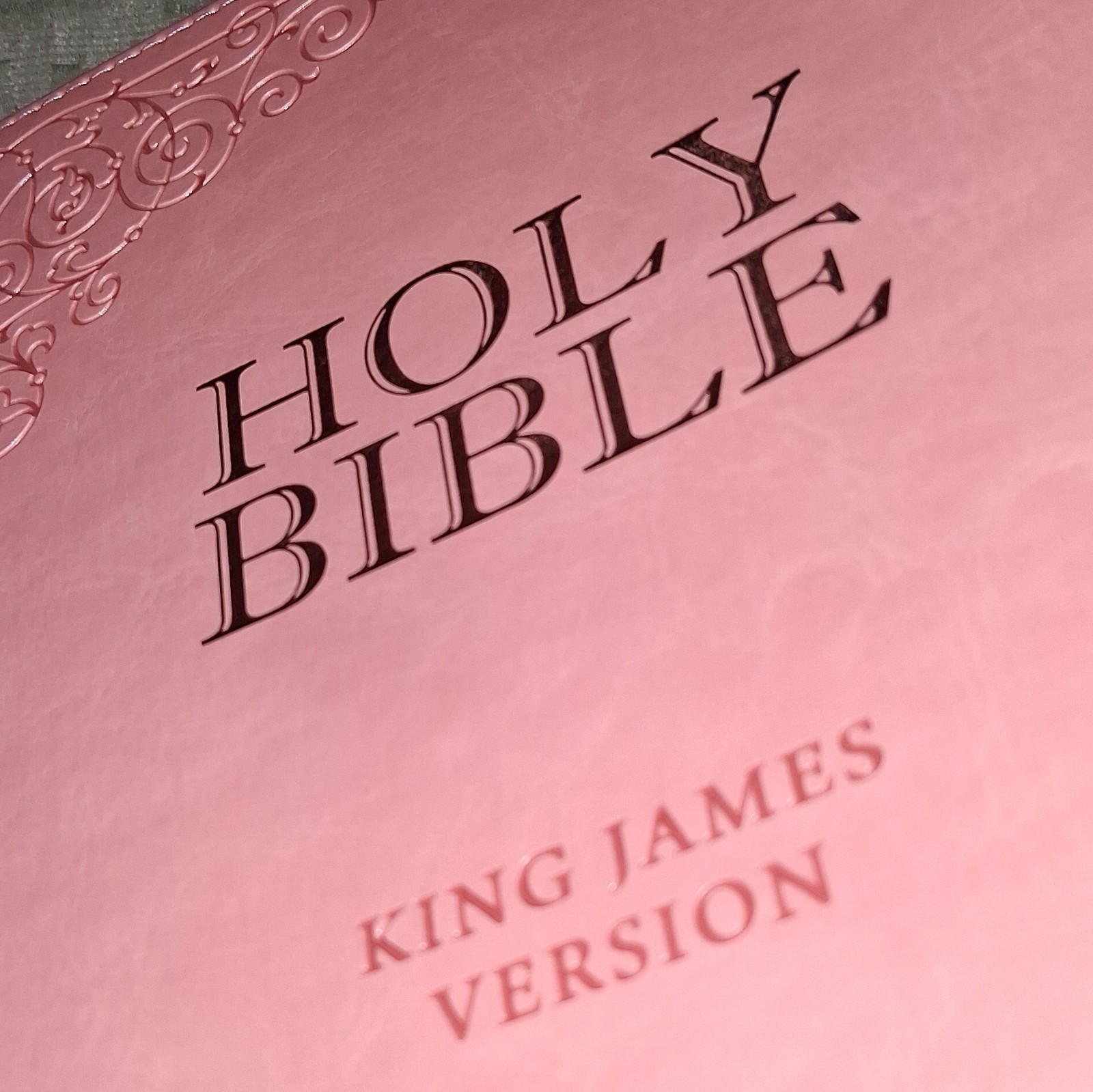 KJV Holy Bible King James Version Giant Print Full-Size Pink Leatherette